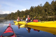 Nouvelle-Zélande - Franz Josef  - Kayak sur le lac Mapourika et marche dans la forêt jurassique © Tourism New Zealand, Julian Apse