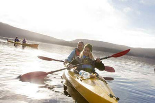 Nouvelle-Zélande - Franz Josef - Matinée de kayak sur le lac Mapourika © Tourism New Zealand, Julian Apse