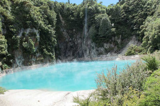 Nouvelle-Zélande - Rotorua - Randonnée et croisière dans la vallée volcanique de Waimangu