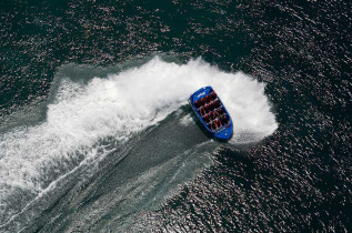 Nouvelle-Zélande - Taupo - Sensations fortes en jet boat sur la rivière Waikato