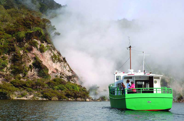 Nouvelle-Zélande - Rotorua - Randonnée et croisière dans la vallée volcanique de Waimangu